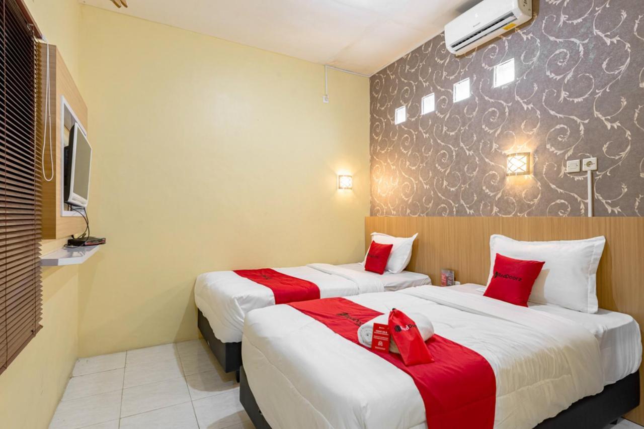 Reddoorz Near Dino Park Hotel Malang Exterior photo